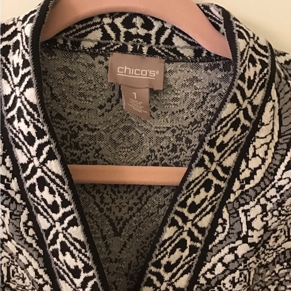 Chicos Black & White print sweater. Size M ( Chicos 1). Light use - Picture 3 of 4
